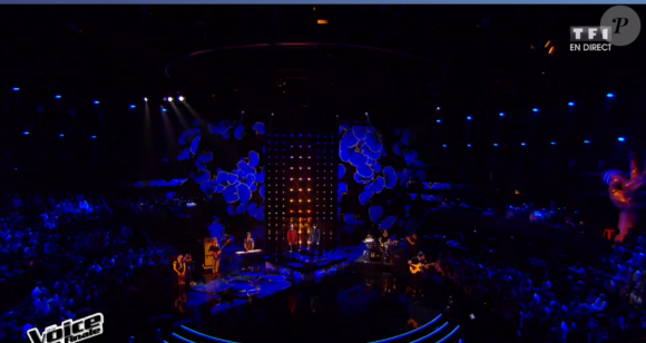 MB14 chante avec Kendji Girac lors de la finale de The Voice 5, sur TF1, le samedi 14 mai 2016