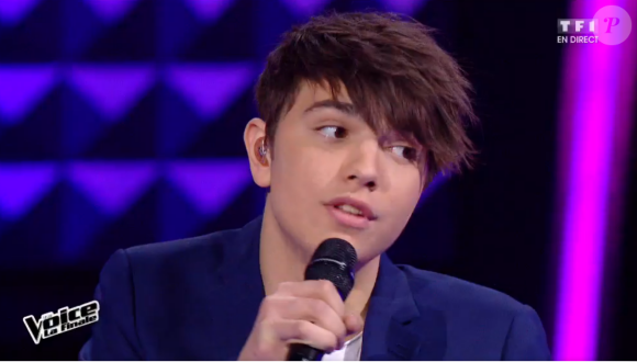 Antoine et Vianney chantent ensemble lors de la finale de The Voice 5, sur TF1, le samedi 14 mai 2016