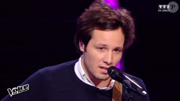 Antoine et Vianney chantent ensemble lors de la finale de The Voice 5, sur TF1, le samedi 14 mai 2016