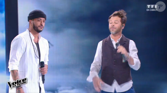 Slimane chante avec Christophe Maé lors de la finale de The Voice 5, sur TF1, le samedi 14 mai 2016