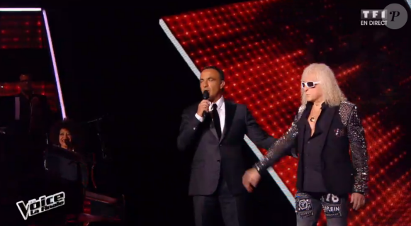 Clément Verzi chante avec Michel Polnareff lors de la finale de The Voice 5, sur TF1, le samedi 14 mai 2016