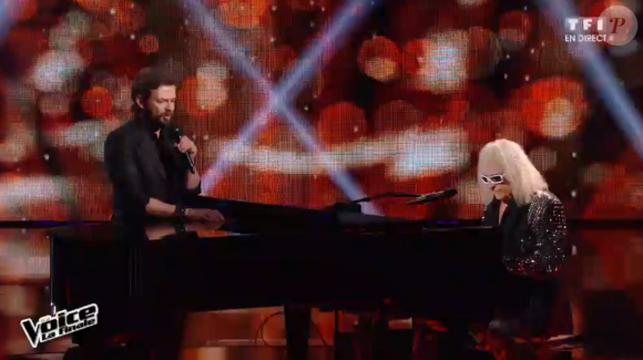 Clément Verzi chante avec Michel Polnareff lors de la finale de The Voice 5, sur TF1, le samedi 14 mai 2016