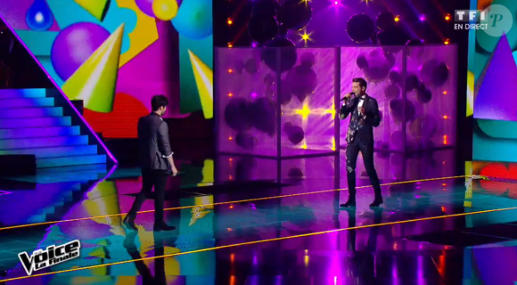 Mika chante avec MB14 lors de la finale de The Voice 5, sur TF1, le samedi 14 mai 2016