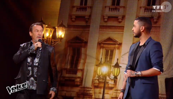 Slimane chante avec Florent Pagny lors de la finale de The Voice 5, sur TF1, le samedi 14 mai 2016