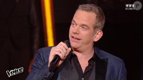 Antoine chante avec Garou lors de la finale de The Voice 5, sur TF1, le samedi 14 mai 2016