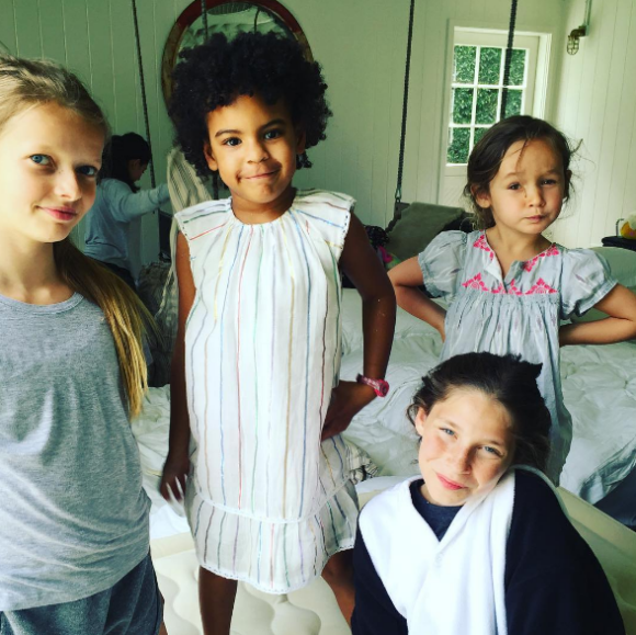Gwyneth Paltrow fête les douze ans de sa fille Apple lors d'un brunch d'anniversaire où elle a invité Blue Ivy, la fille de Beyoncé et Jay Z. Photo publiée sur Instagram, le 14 mai 2016