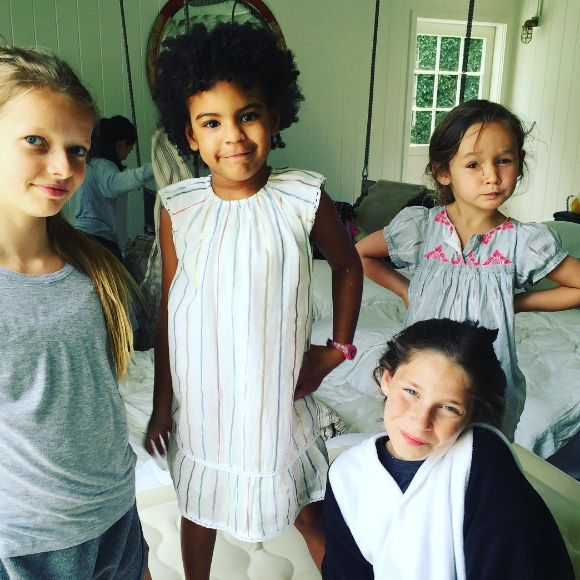 Gwyneth Paltrow fête les douze ans de sa fille Apple lors d'un brunch d'anniversaire où elle a invité Blue Ivy, la fille de Beyoncé et Jay Z. Photo publiée sur Instagram, le 14 mai 2016