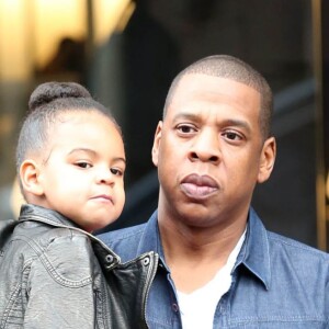 Jay-Z et sa femme Beyoncé font du shopping avec leur fille Blue Ivy à Beverly Hills, le 11 novembre 2014.