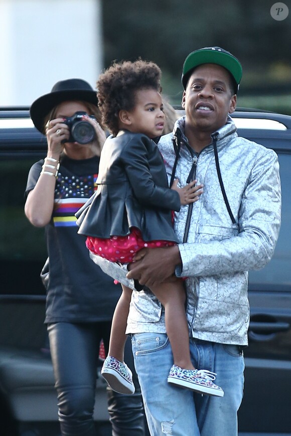 Beyoncé, son mari Jay-Z et leur fille Blue Ivy sont allés visiter le musée du Louvre à Paris, le 7 octobre 2014.