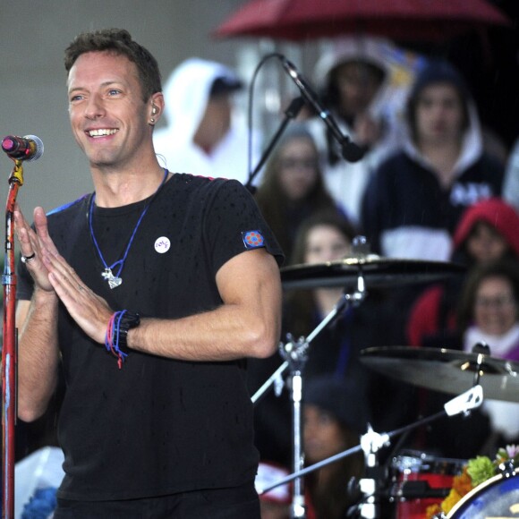 Chris Martin (Coldplay) chante sur le plateau de l'émission "Today" à New York le 14 mars 2016. © Future-Image via ZUMA Press / Bestimage