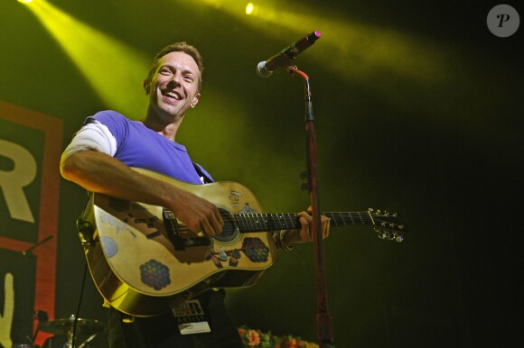 Chris Martin - Coldplay en concert à Londres le 24 février 2016.