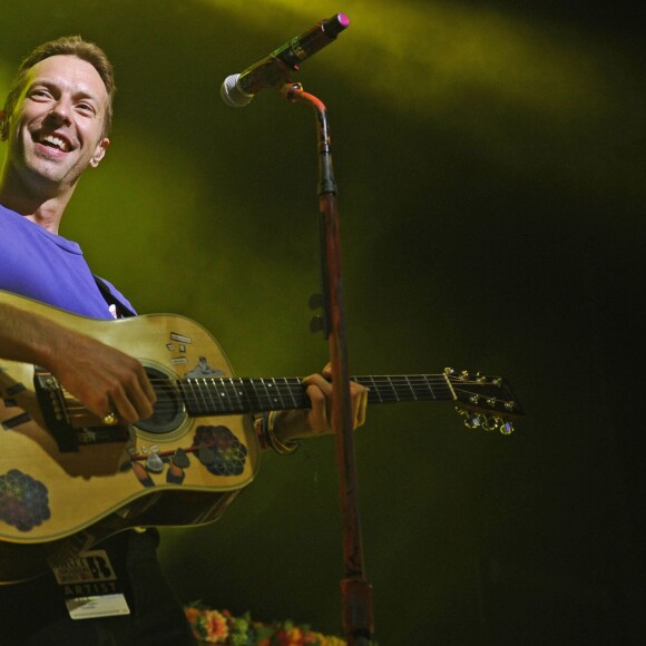 Chris Martin - Coldplay en concert à Londres le 24 février 2016.