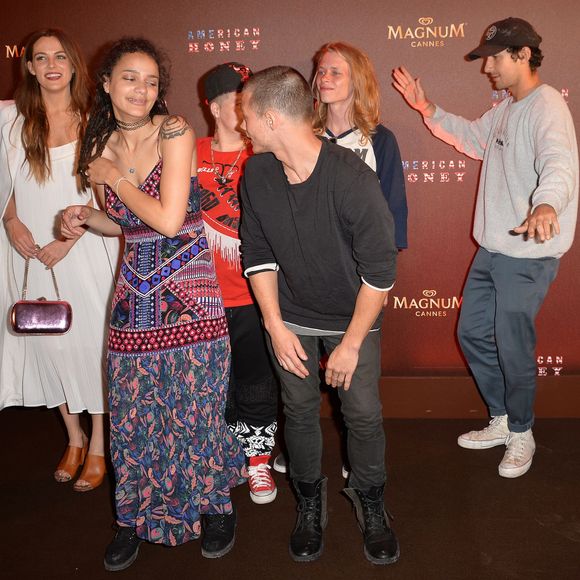 Shia LaBeouf, Riley Keough, Sasha Lane, Veronica Ezell, McCaul Lombardi, Raymond Coalson, Isaiah Stone - Photocall du film "American Honey" de Andrea Arnold sur la plage Magnum lors du 69ème Festival International du Film de Cannes. Le 15 mai 2016. © Veeren/Bestimage