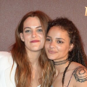 Riley Keough et Sasha Lane - Photocall du film "American Honey" de Andrea Arnold sur la plage Magnum lors du 69ème Festival International du Film de Cannes. Le 15 mai 2016. © Veeren/Bestimage