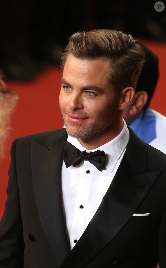 Chris Pine - Montée des marches du film "Hands of Stone" lors du 69ème Festival International du Film de Cannes. Le 16 mai 2016. © Dominique Jacovides- Cyril Moreau/Bestimage