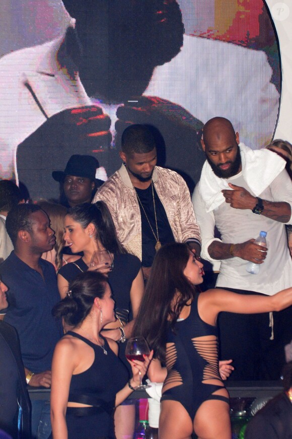 Exclusif - Usher - People au nightclub le Gotha à Cannes pendant le 69ème Festival International du Film de Cannes le 15 mai 2016. © Rachid Bellak/Bestimage