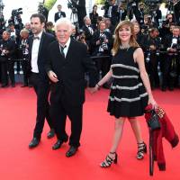 Victoria Bedos à Cannes : Pétillante et radieuse au côté de son père Guy si fier