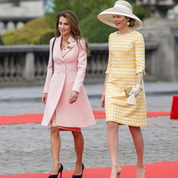 Le roi Abdallah II et la reine Rania de Jordanie sont accueillis au Palais Royal par le roi Philippe et la reine Mathilde de Belgique, pour une réception, à l'occasion d'une visite d'état de trois jours en Belgique. Bruxelles, 18 mai 2016.
