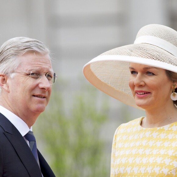 Le roi Abdallah II et la reine Rania de Jordanie sont accueillis au Palais Royal par le roi Philippe et la reine Mathilde de Belgique, pour une réception, à l'occasion d'une visite d'état de trois jours en Belgique. Bruxelles, 18 mai 2016.