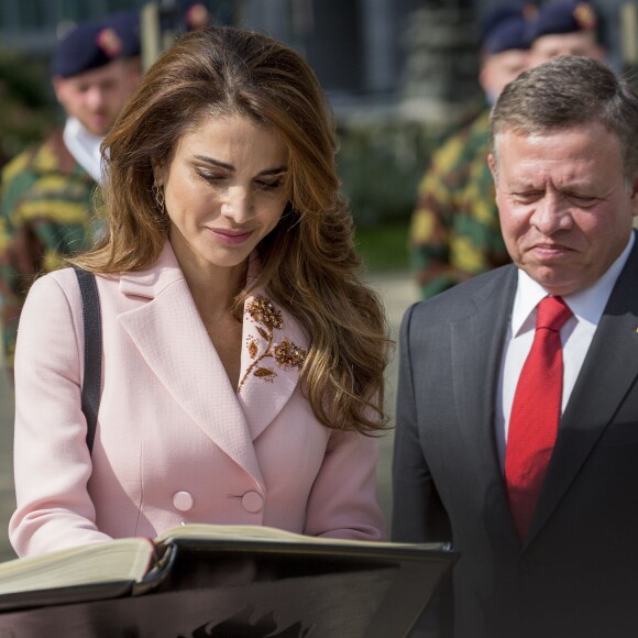 Le roi Abdallah II et la reine Rania de Jordanie sont accueillis au Palais Royal par le roi Philippe et la reine Mathilde de Belgique, pour une réception, à l'occasion d'une visite d'état de trois jours en Belgique. Bruxelles, 18 mai 2016.