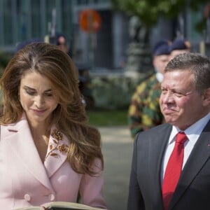 Le roi Abdallah II et la reine Rania de Jordanie sont accueillis au Palais Royal par le roi Philippe et la reine Mathilde de Belgique, pour une réception, à l'occasion d'une visite d'état de trois jours en Belgique. Bruxelles, 18 mai 2016.
