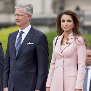 Le roi Abdallah II et la reine Rania de Jordanie sont accueillis au Palais Royal par le roi Philippe et la reine Mathilde de Belgique, pour une réception, à l'occasion d'une visite d'état de trois jours en Belgique. Bruxelles, 18 mai 2016.