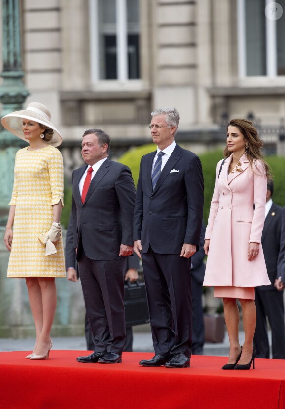 Le roi Abdallah II et la reine Rania de Jordanie sont accueillis au Palais Royal par le roi Philippe et la reine Mathilde de Belgique, pour une réception, à l'occasion d'une visite d'état de trois jours en Belgique. Bruxelles, 18 mai 2016.