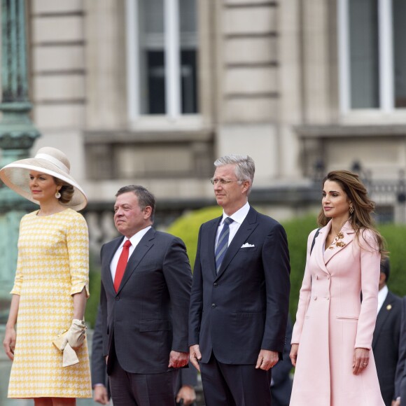 Le roi Abdallah II et la reine Rania de Jordanie sont accueillis au Palais Royal par le roi Philippe et la reine Mathilde de Belgique, pour une réception, à l'occasion d'une visite d'état de trois jours en Belgique. Bruxelles, 18 mai 2016.