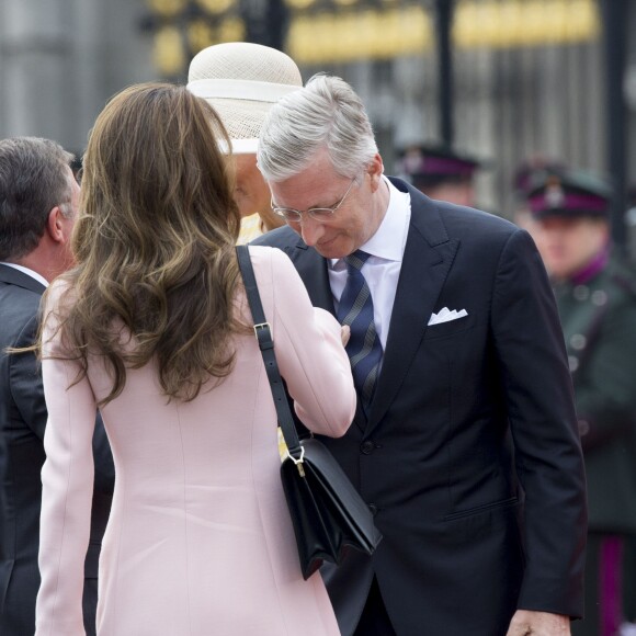 Le roi Abdallah II et la reine Rania de Jordanie sont accueillis au Palais Royal par le roi Philippe et la reine Mathilde de Belgique, pour une réception, à l'occasion d'une visite d'état de trois jours en Belgique. Bruxelles, 18 mai 2016.