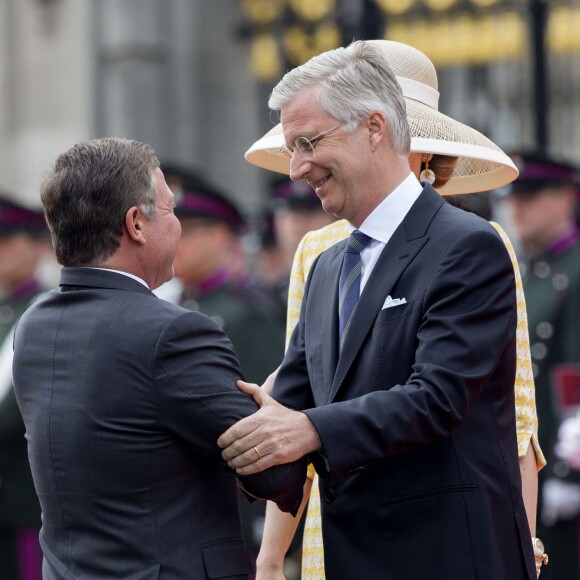 Le roi Abdallah II et la reine Rania de Jordanie sont accueillis au Palais Royal par le roi Philippe et la reine Mathilde de Belgique, pour une réception, à l'occasion d'une visite d'état de trois jours en Belgique. Bruxelles, 18 mai 2016.