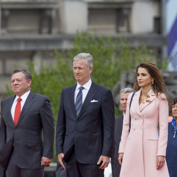 Le roi Abdallah II et la reine Rania de Jordanie sont accueillis au Palais Royal par le roi Philippe et la reine Mathilde de Belgique, pour une réception, à l'occasion d'une visite d'état de trois jours en Belgique. Bruxelles, 18 mai 2016.