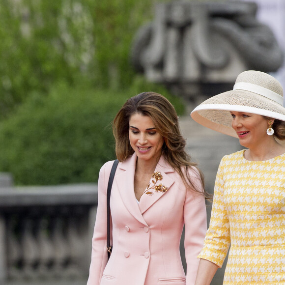 Le roi Abdallah II et la reine Rania de Jordanie sont accueillis au Palais Royal par le roi Philippe et la reine Mathilde de Belgique, pour une réception, à l'occasion d'une visite d'état de trois jours en Belgique. Bruxelles, 18 mai 2016.