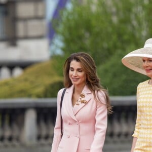 Le roi Abdallah II et la reine Rania de Jordanie sont accueillis au Palais Royal par le roi Philippe et la reine Mathilde de Belgique, pour une réception, à l'occasion d'une visite d'état de trois jours en Belgique. Bruxelles, 18 mai 2016.