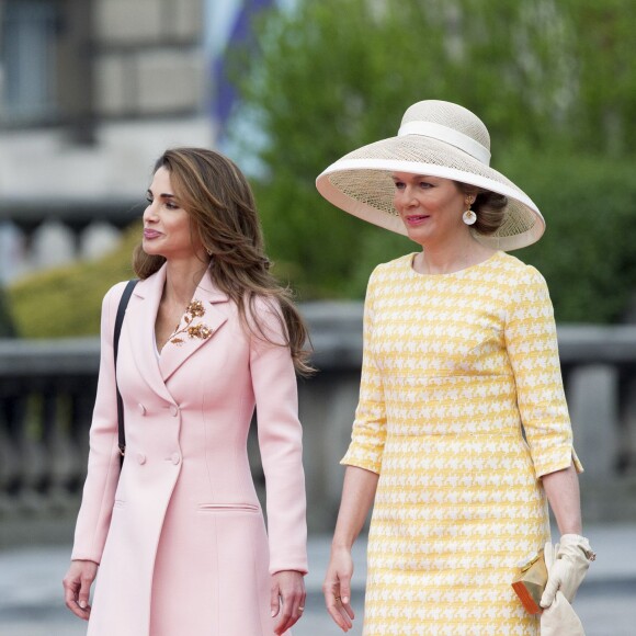 Le roi Abdallah II et la reine Rania de Jordanie sont accueillis au Palais Royal par le roi Philippe et la reine Mathilde de Belgique, pour une réception, à l'occasion d'une visite d'état de trois jours en Belgique. Bruxelles, 18 mai 2016.