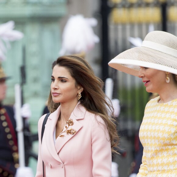 Le roi Abdallah II et la reine Rania de Jordanie sont accueillis au Palais Royal par le roi Philippe et la reine Mathilde de Belgique, pour une réception, à l'occasion d'une visite d'état de trois jours en Belgique. Bruxelles, 18 mai 2016.