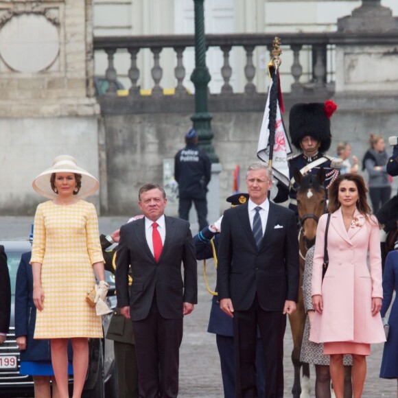 Le roi Abdallah II et la reine Rania de Jordanie sont accueillis au Palais Royal par le roi Philippe et la reine Mathilde de Belgique, pour une réception, à l'occasion d'une visite d'état de trois jours en Belgique. Bruxelles, 18 mai 2016.