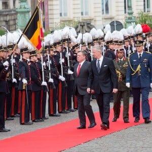 Le roi Abdallah II et la reine Rania de Jordanie sont accueillis au Palais Royal par le roi Philippe et la reine Mathilde de Belgique, pour une réception, à l'occasion d'une visite d'état de trois jours en Belgique. Bruxelles, 18 mai 2016.