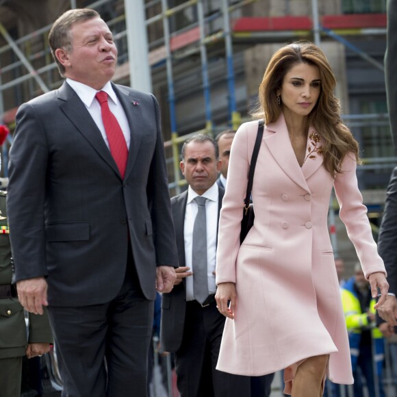 Le roi Abdallah II et la reine Rania de Jordanie sont accueillis au Palais Royal par le roi Philippe et la reine Mathilde de Belgique, pour une réception, à l'occasion d'une visite d'état de trois jours en Belgique. Bruxelles, 18 mai 2016.