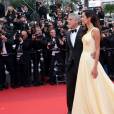 George Clooney et sa femme Amal Alamuddin Clooney, habillée d'une robe haute couture Atelier Versace et de bijoux Cartier - Montée des marches du film "Money Monster" lors du 69ème Festival International du Film de Cannes. Le 12 mai 2016. © Borde-Jacovides-Moreau/Bestimage