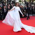 Sonam Kapoor, habillée d'une robe Ralph &amp; Russo - Montée des marches du film "Mal de pierres" lors du 69ème Festival International du Film de Cannes. Le 15 mai 2016. © Borde-Jacovides-Moreau/Bestimage