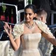 Sonam Kapoor, vêtue de bijoux Bulgari - Arrivées à la montée des marches du film "Loving" lors du 69ème Festival International du Film de Cannes. Le 16 mai 2016.