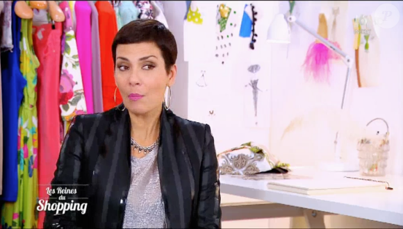 Aline, candidate des "Reines du shopping" sur M6 doit mettre un string selon Cristina Cordula. Emission diffusée sur M6, le 13 mai 2016.