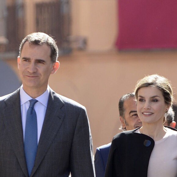 La reine Letizia et le roi Felipe VI d'Espagne en visite à Villanueva de los Infantes en Castille - La Manche le 18 mai 2016 dans le cadre des commémorations des 400 ans de la mort de Cervantes.