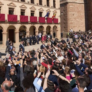 La reine Letizia et le roi Felipe VI d'Espagne en visite à Villanueva de los Infantes en Castille - La Manche le 18 mai 2016 dans le cadre des commémorations des 400 ans de la mort de Cervantes.