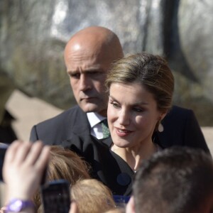 La reine Letizia et le roi Felipe VI d'Espagne en visite à Villanueva de los Infantes en Castille - La Manche le 18 mai 2016 dans le cadre des commémorations des 400 ans de la mort de Cervantes.