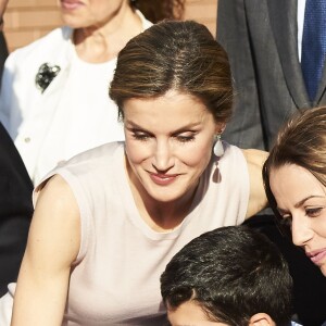 Le roi d'Espagne Felipe VI et la reine d'Espagne Letizia visitent l'Observatoire de la Spécificité à la Faculté des Sciences Sociales de Talavera de la Reina dans le cadre de la commémoration du quadricentenaire de la mort de Miguel de Cervantes. Talavera de la Reina, Espagne, le 18 mai 2016.18/05/2016 - Talavera de la Reina