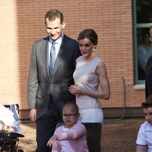 Le roi d'Espagne Felipe VI et la reine d'Espagne Letizia visitent l'Observatoire de la Spécificité à la Faculté des Sciences Sociales de Talavera de la Reina dans le cadre de la commémoration du quadricentenaire de la mort de Miguel de Cervantes. Talavera de la Reina, Espagne, le 18 mai 2016.18/05/2016 - Talavera de la Reina