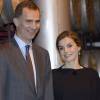 La reine Letizia et le roi Felipe VI ont visité Tomelloso et sa fameuse coopérative vinicole Virgen de las Viñas le 18 mai 2016 dans le cadre des commémorations des 400 ans de la mort de Cervantes.
Le roi Felipe et la reine Letizia visitent la coopérative " de Tomelloso" à Cludad Real le 18 mai 2016. Ensuite ils visitent le village de Tomelioso pour le 4ème centenaire de la mort de Cervantes Felipe and Letizia of Spain visit the 'Virgen de las Vinas' wine cellar during a visit to the village of Tomelloso. Spanish Royals visit the village of Tomelloso in occasion of the IV Centennary of the death of Miguel de Cervantes. May 18, 201618/05/2016 -