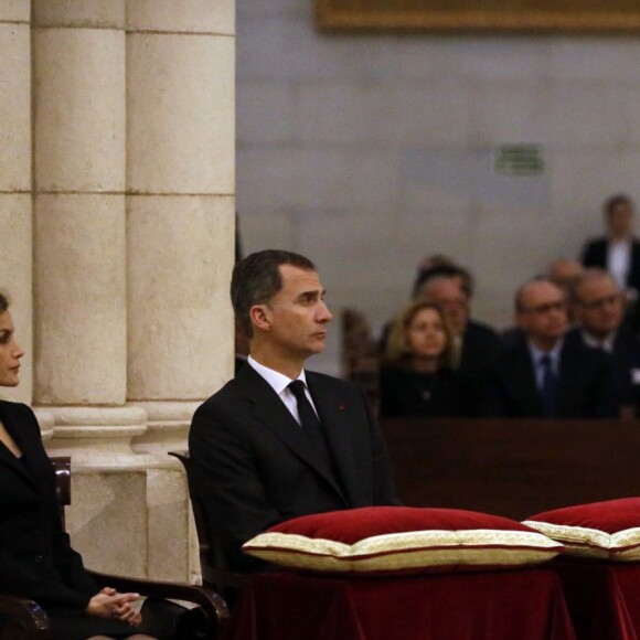 Le roi Felipe VI et la reine Letizia d'Espagne assistent à la cérémonie commémorative en hommage aux victimes du tremblement de terre en Equateur en la cathédrale La Almudena à Madrid. Le 17 mai 2016 © Jack Abuin / Zuma Press / Bestimage