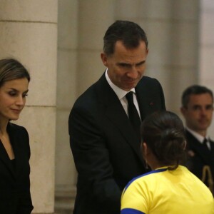 Le roi Felipe VI et la reine Letizia d'Espagne assistent à la cérémonie commémorative en hommage aux victimes du tremblement de terre en Equateur en la cathédrale La Almudena à Madrid. Le 17 mai 2016 © Jack Abuin / Zuma Press / Bestimage